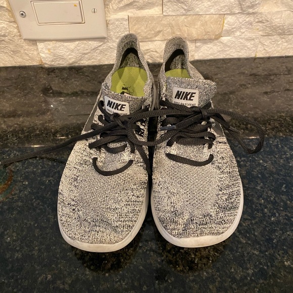 Nike Running Shoes - like new - Picture 2 of 7